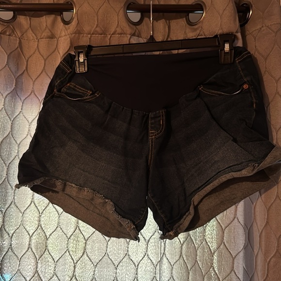 Maternity shorts - Picture 2 of 2